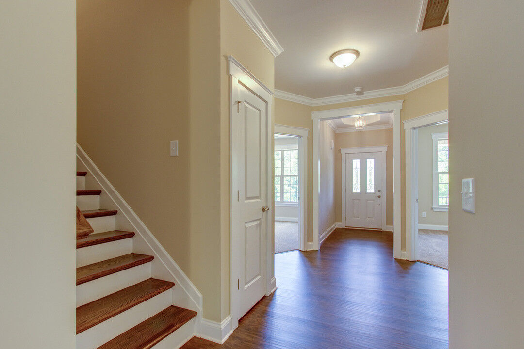 https://assets.windsorhomes.us/img/Seagate_B_SJR_lot28_7612 Mary-Ellen-ct_foyer.jpg